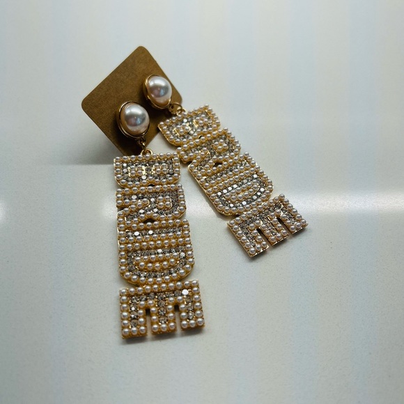 NEW sparkly BRIDE earrings! Rhinestone & Pearl-catches the light! ✨check video✨ - Picture 5 of 10